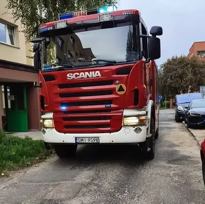 Pożar mieszkania na os. Jana Kochanowskiego w Mikołowie — akcja strażaków