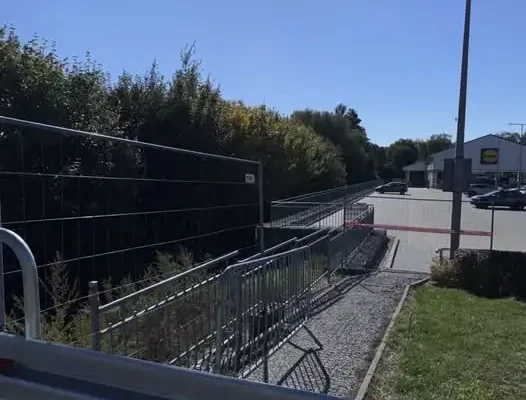 Bariera energochłonna przy Lidlu w Orzeszu zostanie na swoim miejscu. ZDW odmawia przestawienia