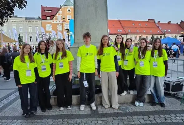 Megapomocni wsparli XXI Mikołowski Bieg Uliczny – wolontariusze z SP3 w akcji