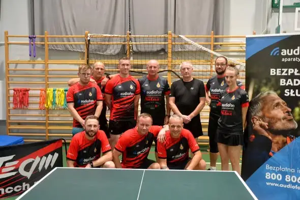 Derbowe emocje w tenisie stołowym. Strażak II wygrał 6-4 po ostatnim singlu