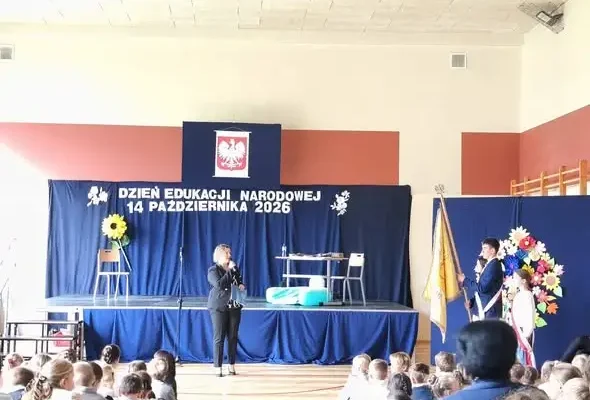 Dzień Edukacji Narodowej w Szkole Podstawowej nr 2 w Orzeszu – akademia pełna humoru