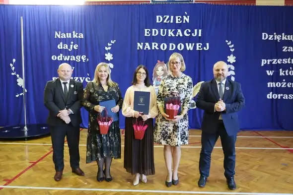 Dzień Edukacji Narodowej w Orzeszu: burmistrz nagrodził nauczycieli i pracowników oświaty