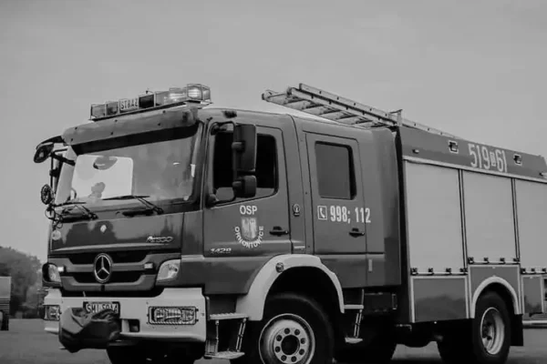 Tragedia w Nisku: dwóch strażaków zginęło podczas gaszenia pożaru magazynu
