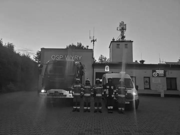 Wyrzeczenie hołdu: Strażacy z Wyr uczcili pamięć tragicznie zmarłych kolegów z Niska