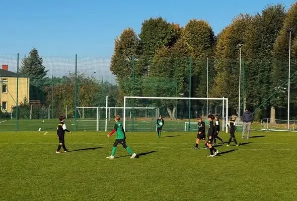 Młodzi piłkarze KS Niepokorni Orzesze niepokonani w Bieruniu