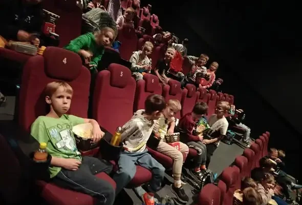 Uczniowie z Orzesza na wycieczce: kino i sala zabaw w Żorach