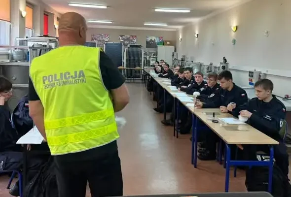 Łaziska Górne: uczniowie klas policyjnych szkolili się pod okiem mikołowskich funkcjonariuszy