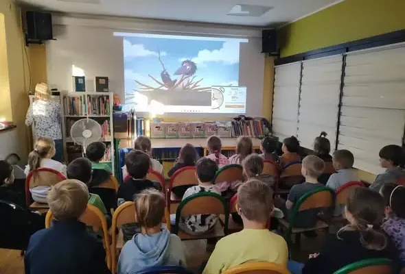 Mikołowscy uczniowie odkryli bibliotekę po zmroku – Noc Bibliotek 2026