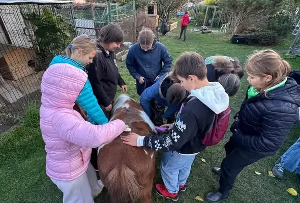 Uczniowie z Mikołowa odwiedzili EDU ZOO w Ornontowicach – żywa lekcja przyrody