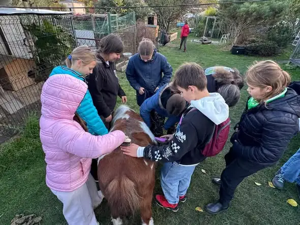 Uczniowie z Mikołowa odwiedzili EDU ZOO w Ornontowicach – żywa lekcja przyrody